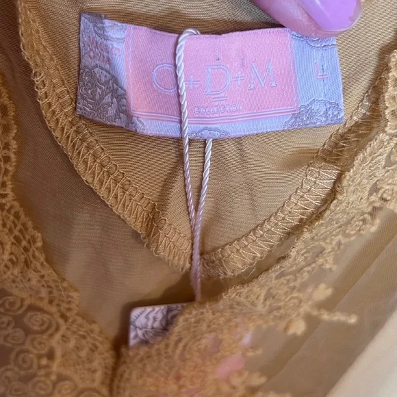 Yellow Lace Trim V-Neck Women's Top Size Large - Picture 5 of 7